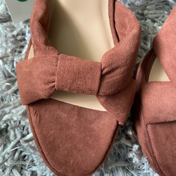 A New Day by Target

Chunky high heel sandals

Size 10

New - Picture 2 of 4